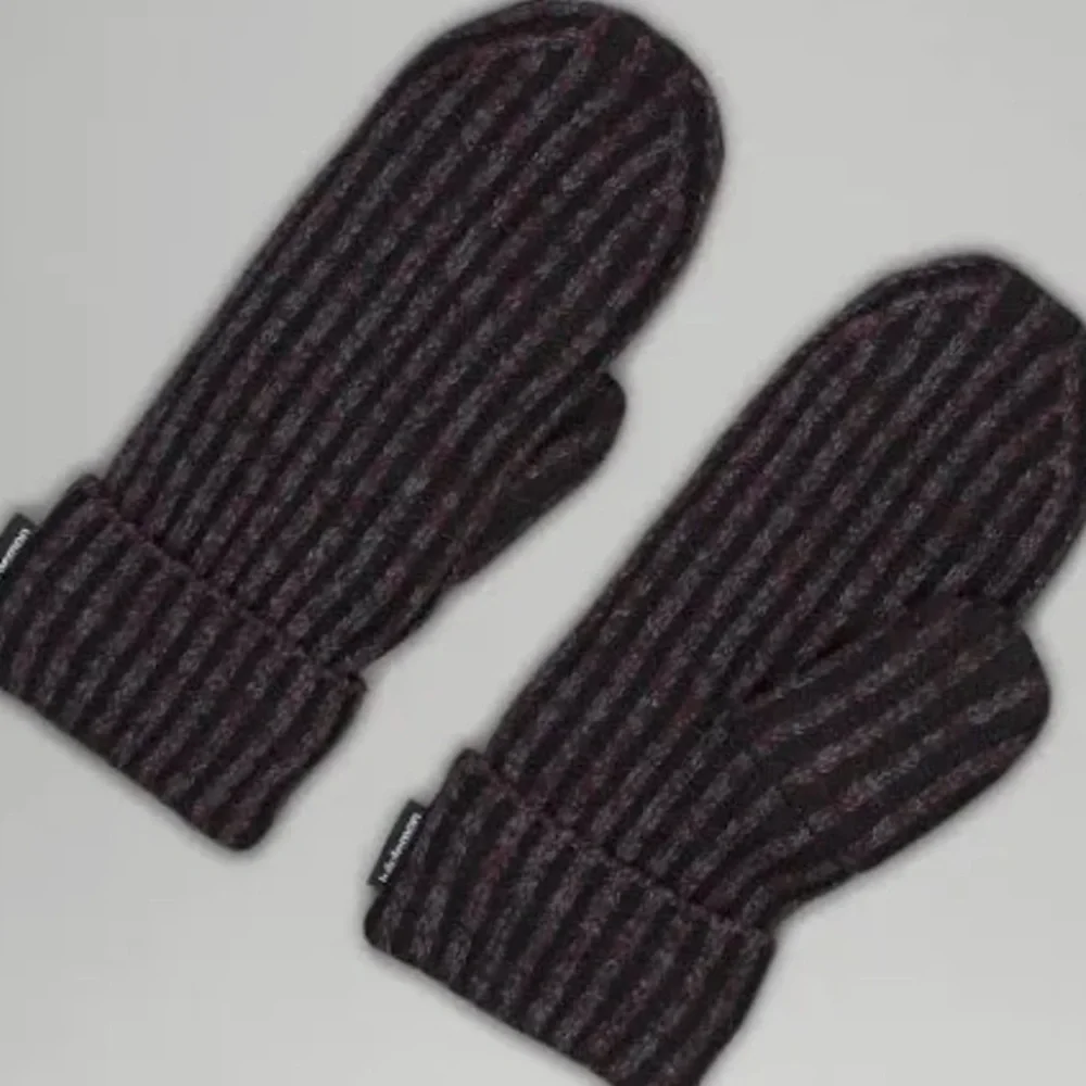 lululemon Women's Textured Fleece-Lined Knit Mittens cassis black/dark XS/S NWT